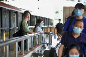 新征程奋进者｜他是上海地铁里的便衣警察，每天背着三件套反扒图片