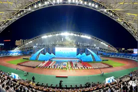 云南省第十六届运动会隆重开幕 王宁宣布开幕图片