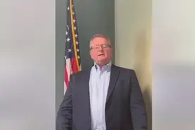 以暴制暴？美国多所学校将配AR-15步枪引质疑图片