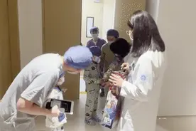 哥哥成为他的“奥特曼”！4岁男孩确诊白血病，大他7岁的哥哥“捐髓救弟弟”图片