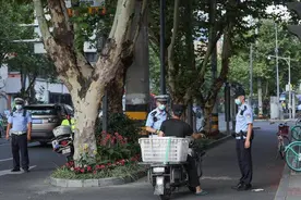 便民！成都多警种联合开展电动自行车上牌、宣传活动图片