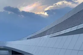 30秒｜四川乐山上空惊现七彩祥云图片