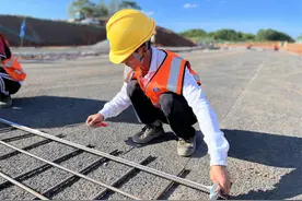 拼技能秀绝活 工地硬汉绑扎钢筋如绣花图片