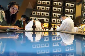 广州国家版本馆开设中国黑胶唱片版本展，129张黑胶唱片“百年留声”，数字技术助力版本“活化”图片