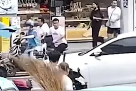 “铲子哥”助辅警制服持刀男子！这个细节动人——图片