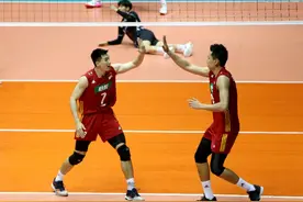 中国男排决赛完胜日本队，时隔十年再夺亚洲杯冠军图片