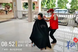 南沙“好人”何沛信，当义工让他忘记了病情图片