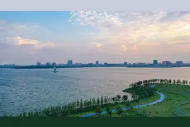 滴水湖能不能钓鱼游泳？规定来了！临港管委会牵头起草的首部浦东管理措施发布图片