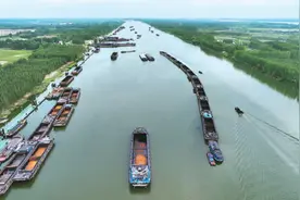 京杭运河 船只穿梭图片