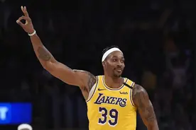 超人还能飞！36岁霍华德助跑摸高达到3米76 不逊巅峰时期图片