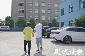 患精神疾病女子流浪20多年，重逢时刻第一眼就认出儿子图片