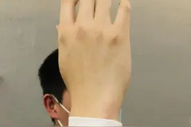 “密室逃脱”时，手腕被同伴所持道具划伤，谁担责？图片