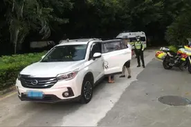 小孩生病急需送医，交警紧急护送图片