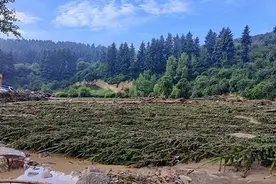 青海大通县山洪救援：多支救援队深夜赶到现场，地面积水较深图片