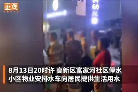 15岁男孩阻止老人插队引发打架 老人被拘 法律不容倚老卖老图片