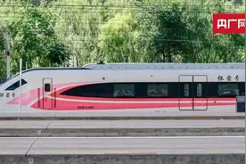 记者探访｜乘粉色涂装动车 在怀密线邂逅京郊美景图片