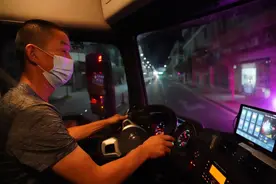 酷暑高温下，一名货车司机的三天两夜图片