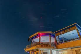 壮观！战机轰鸣尾焰划破夜幕图片