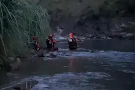 野外游泳遇涨水，3名学生游不回去图片