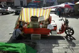 从跛行练摊到开快递驿站 绵阳90后“励志哥”：我不是来卖惨的图片