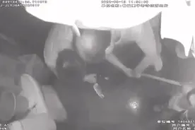 “叔叔救你，不敢哭！”为救2岁男孩，他毫不犹豫跳进了粪坑图片