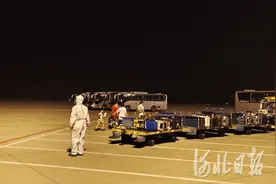 近600名滞留海南的河北旅客乘河北航空航班返乡图片