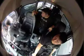 昆山一男子抢劫后坐网约车逃窜至杭州被抓：没想到这么快视频封面