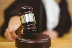 快递小哥遭解约，是打击报复还是出圈违规？图片