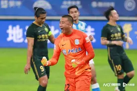 韩佳奇两扑张玉宁点球，肇俊哲、隋东亮谈“最强国奥”执教潮图片