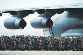 强军这十年·征程丨保障劲旅走向未来战场图片