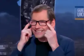 那个丑陋的辱华动作又出现了！法国电视台因辱华内容道歉图片