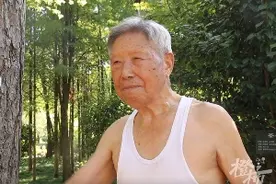 96岁老人引上亿人次围观！每天300个仰卧起坐+50个引体向上图片