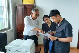 一条船撑起一片天图片