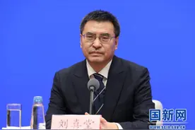 财政压力加大情况下低保资金能否按时足额发放？民政部答封面新闻图片