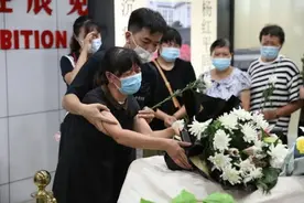 致敬！这位父亲在儿子母校苏州大学成为“大体老师”图片