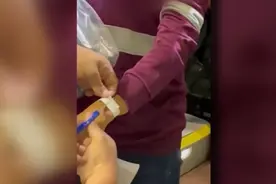 美国非法移民戴条形码手环被送往纽约 官员怒斥得州州长：不人道图片