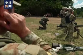 美国防部通过扩大海运向乌克兰运输武器图片