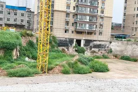 观澜天下小区基坑紧贴住宅楼开挖 近日遭雨水浸泡引业主担心图片