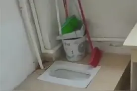 学校宿舍厕所没门，官网又被发现不良信息？教育部门回应图片