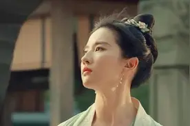 刘亦菲直播误关美颜特效，真实容貌曝光图片