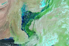 美媒：卫星图像显示，巴基斯坦洪水在该国形成100公里宽“内陆湖”图片