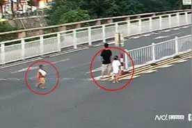 东莞一女司机高架桥突然停车挡车，交警：做好事，不处罚图片