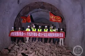 重庆轨道交通18号线富华路站至歇台子站区间隧道双线贯通图片