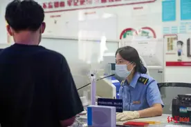 目前成都东站正常运营，这些车次免收退票费图片