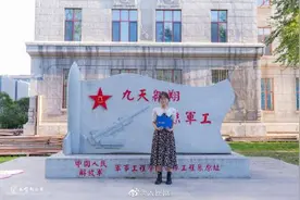 长大后我就成了你！外孙女和外公时隔61年成校友图片