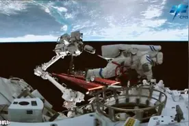 宇宙级浪漫！航天员和晨昏线同框图片