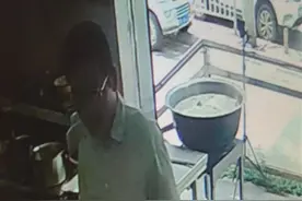 小哥付800元点一碗面后径直离开，老板寻人还钱图片