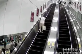 行李箱“从天而降”！千万不要这么做，太危险图片