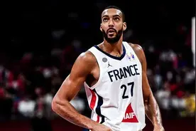 戈贝尔：我和瓦兰从18岁开始较量，如今都长胡子了图片