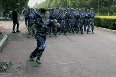 山师大军训“长拳女孩”火了！她的身份不简单图片